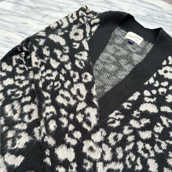 🐆 Soft Leopard Print Cardigan - Universal Thread™ - Picture 4 of 9